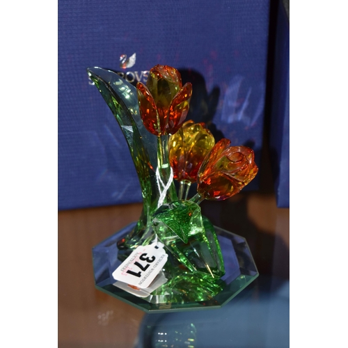 371 - A BOXED SWAROVSKI PARADISE FLOWERS 'TULIPS' 5302530, with a mirrored stand, designed by Juan Ignacio... 