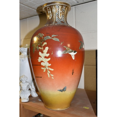 386 - A COLLECTION OF ASSORTED CERAMIC ITEMS ETC, comprising an oriental vase decorated with floral motifs... 