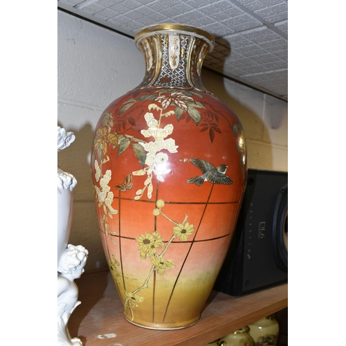 386 - A COLLECTION OF ASSORTED CERAMIC ITEMS ETC, comprising an oriental vase decorated with floral motifs... 