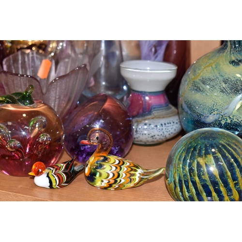 395 - A COLLECTION OF DECORATIVE GLASS ITEMS, to include a Mdina pulled lobe / ear vase, Mdina paperweight... 