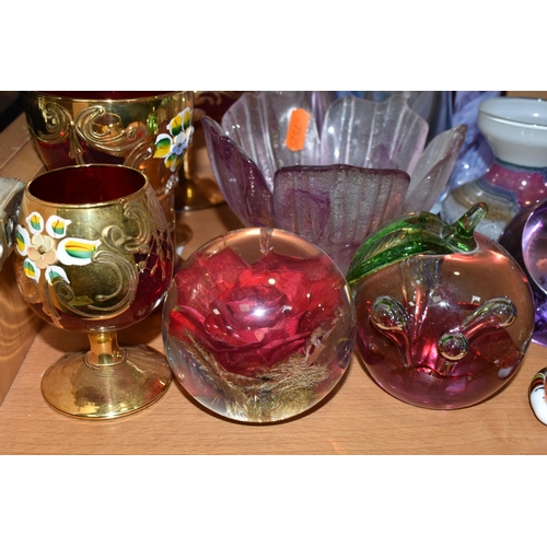 395 - A COLLECTION OF DECORATIVE GLASS ITEMS, to include a Mdina pulled lobe / ear vase, Mdina paperweight... 