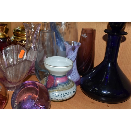 395 - A COLLECTION OF DECORATIVE GLASS ITEMS, to include a Mdina pulled lobe / ear vase, Mdina paperweight... 