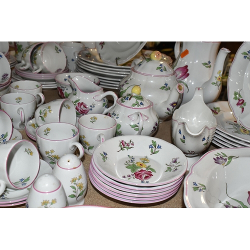 415 - A ONE HUNDRED AND ONE PIECE SPODE MARLBOROUGH SPRAYS DINNER SERVICE, comprising a large round tureen... 