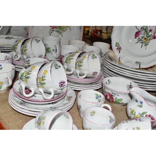 415 - A ONE HUNDRED AND ONE PIECE SPODE MARLBOROUGH SPRAYS DINNER SERVICE, comprising a large round tureen... 