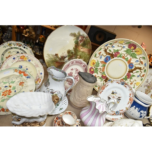 422 - A GROUP OF LATE 19TH/EARLY 20TH CENTURY CERAMICS, comprising a Radford's Charger, diameter 40cm, thr... 