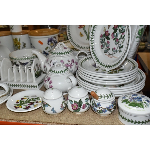 425 - A LARGE QUANTITY OF PORTMEIRION 'THE BOTANIC GARDEN' OVEN TO TABLEWARE, comprising a teapot, a teapo... 