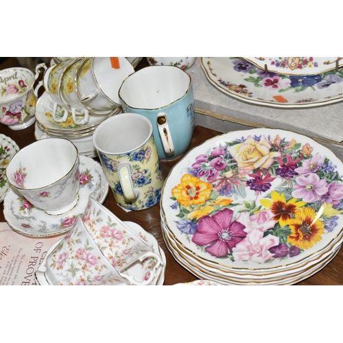 431 - A GROUP OF ROYAL ALBERT TEA WARE, comprising a Friendship Series 'Daffodil' pattern cake plate, milk... 