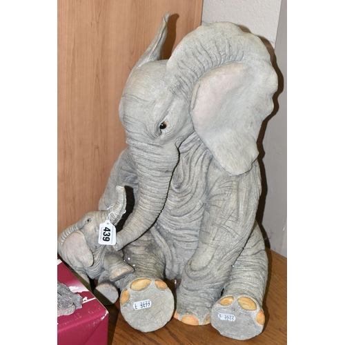 439 - A LARGE BOXED TUSKERS LIMITED EDITION FIGURE GROUP 'MOTHERLY LOVE', 91130, no 214/2000, height 42cm ... 