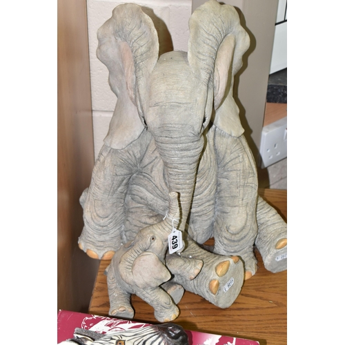 439 - A LARGE BOXED TUSKERS LIMITED EDITION FIGURE GROUP 'MOTHERLY LOVE', 91130, no 214/2000, height 42cm ... 