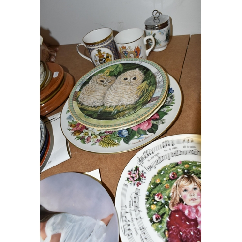 456 - A QUANTITY OF COLLECTORS PLATES AND OTHER CERAMICS, to include a set of four Brambly Hedge four seas... 