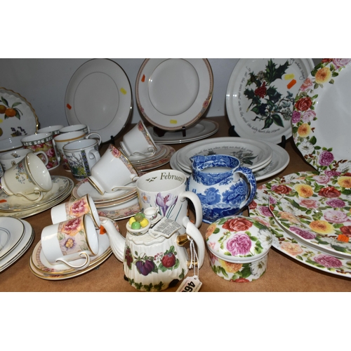 460 - A GROUP OF CERAMIC TEA AND DINNER WARE, to include two dinner plates and two tea plates in Portmeiri... 