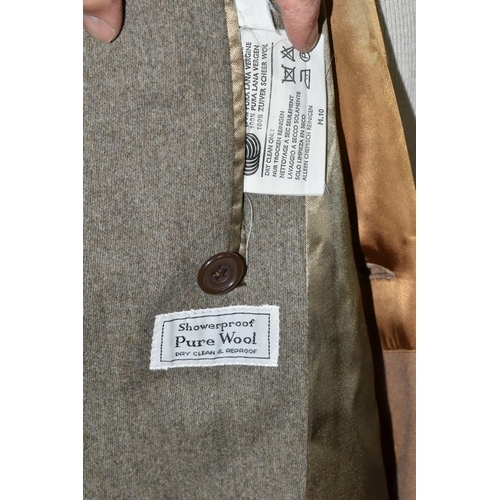 495 - A GENTLEMEN'S AQUASCUTUM OVERCOAT, showerproof pure new wool overcoat with removable woollen lining,... 