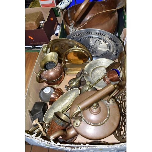 523 - THREE BOXES AND LOOSE METAL WARES ETC, to include a chrome Bentley flying B mascot mounted to a wood... 