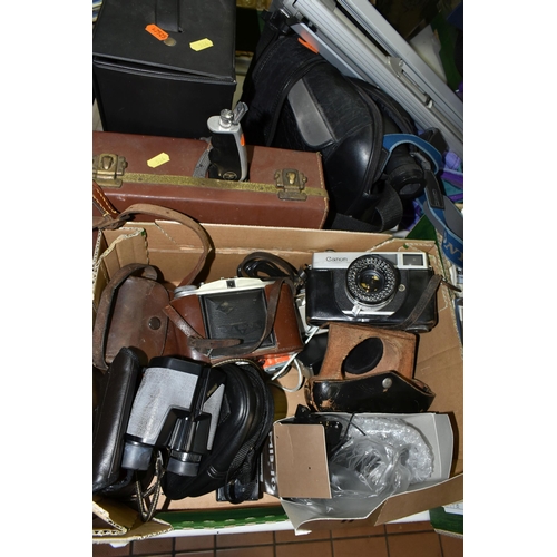 524 - THREE BOXES AND LOOSE VINTAGE PHOTOGRAPHIC EQUIPMENT ETC, to include a Canon Canonet - dented top pl... 