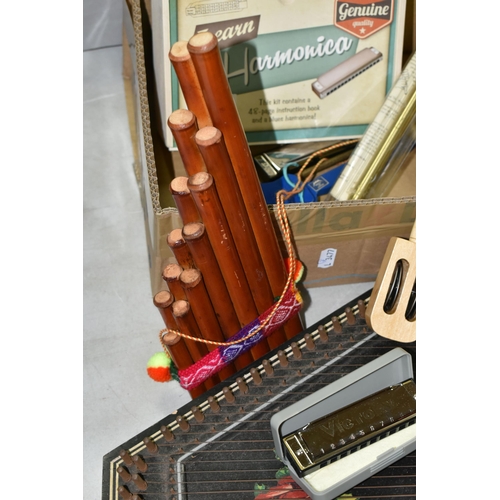 542 - AN EARLY 20TH CENTURY AUTO HARP AND A BOX OF MUSICAL INSTRUMENTS, including a boxed Hero chromatic h... 