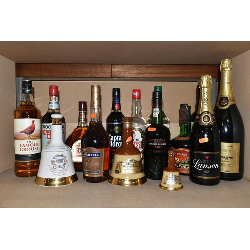 207 - A COLLECTION OF  ALCOHOL comprising one 1L bottle of The Famouse Grouse Blended Scotch Whisky, three... 