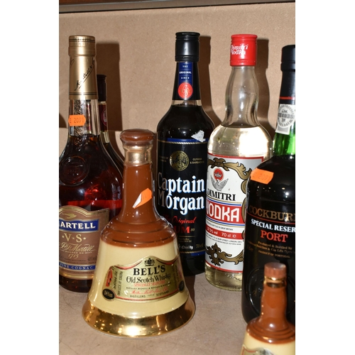 207 - A COLLECTION OF  ALCOHOL comprising one 1L bottle of The Famouse Grouse Blended Scotch Whisky, three... 