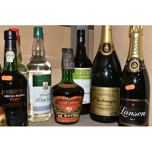 207 - A COLLECTION OF  ALCOHOL comprising one 1L bottle of The Famouse Grouse Blended Scotch Whisky, three... 