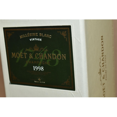 208 - CHAMPAGNE, One Bottle of Moet & Chandon Millesime Blanc Vintage 1998, 12.5% vol. 750ml, sealed in a ... 