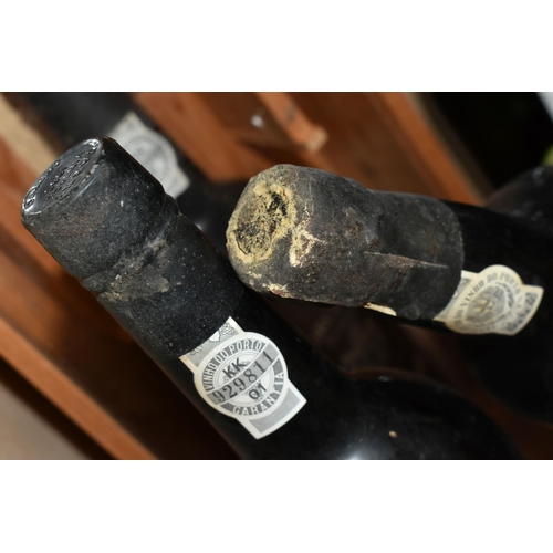 253 - THREE BOTTLES OF VINTAGE PORT comprising one bottle of REAL Cia. VELHA 1982, 21% vo. 75cl, seal inta... 