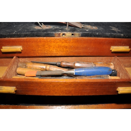 1061 - A VINTAGE CARPENTERS TOOLBOX CONTAINING TOOLS with lock and one key including three wooden spokeshav... 