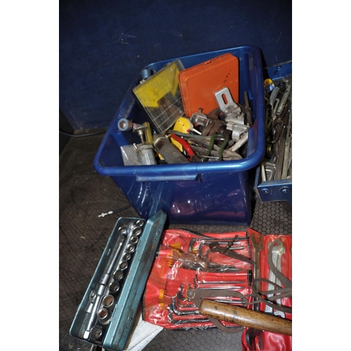 1062 - A QUANTITY OF AUTOMOTIVE TOOLS including a trolley jack (no bar) four axle stands, spanners,  socket... 