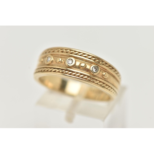 23 - A 9CT GOLD BAND RING, a yellow gold tapered band with rope detail, set with three single cut diamond... 