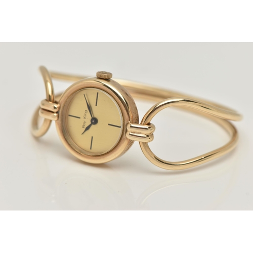 33 - A 9CT GOLD 'ROY KING' LADIES WRISTWATCH, hand wound movement, round dial signed 'Roy King', baton ma... 