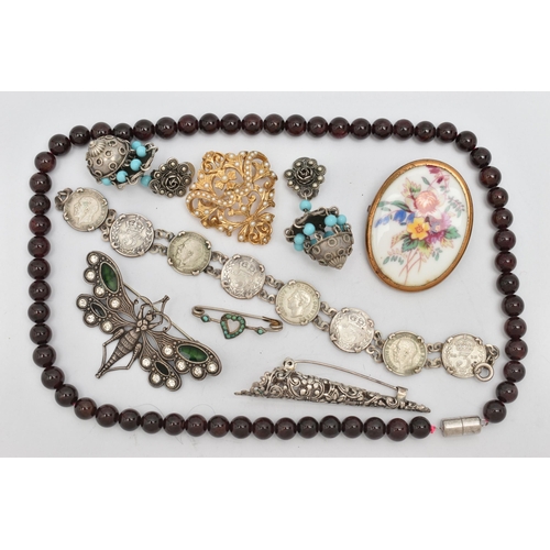 60 - A SMALL ASSORTMENT OF JEWELLERY, to include a white metal and turquoise bar brooch, a semi-precious ... 