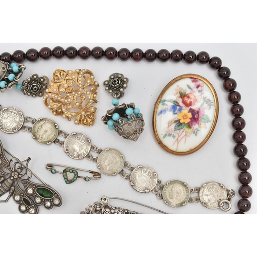 60 - A SMALL ASSORTMENT OF JEWELLERY, to include a white metal and turquoise bar brooch, a semi-precious ... 