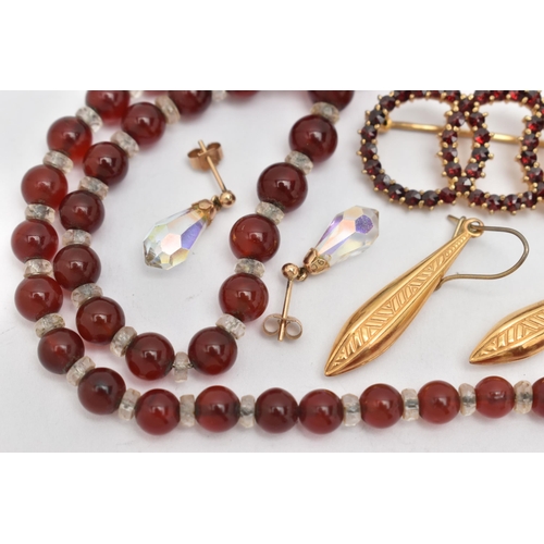 62 - ASSORTED JEWELLERY, to include a pair of yellow metal drop earrings with fish hook fittings, unmarke... 