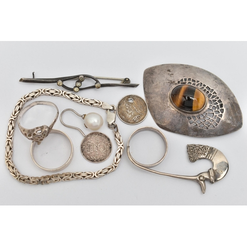 66 - A SMALL ASSORTMENT OF JEWELLERY, to include a white metal abstract brooch set with a tiger eye caboc... 