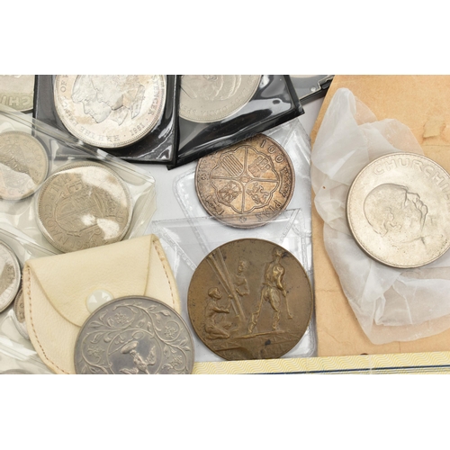 135 - A SMALL BOX CONTAINING COINS AND MEDALS, to include a 25th Anniversary Desert War Commemorative Meda... 