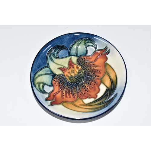 356 - A MOORCROFT POTTERY TRINKET DISH, in 'Anna Lily' pattern on a graduated blue - cream ground, impress... 