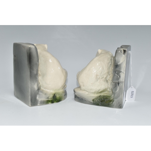 394 - A PAIR OF BRETBY POLAR BEAR BOOK ENDS, based on the early twentieth century London Zoo polar bears S... 