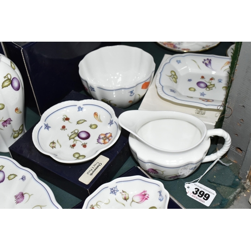 399 - A GROUP OF ROYAL CROWN DERBY 'CHATSWORTH' A1329 TEA, DINNER AND GIFT WARES, comprising two boxed pho... 