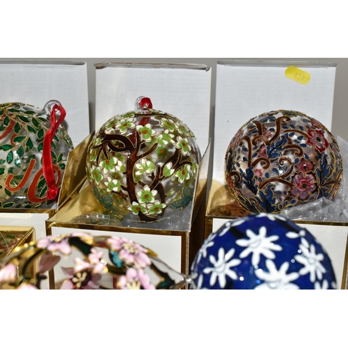 419 - FIFTEEN BOXED ENESCO'S TREASURY OF ORNAMENTS, individually decorated glass Christmas tree baubles (1... 