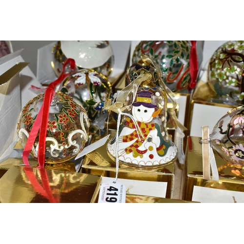 419 - FIFTEEN BOXED ENESCO'S TREASURY OF ORNAMENTS, individually decorated glass Christmas tree baubles (1... 