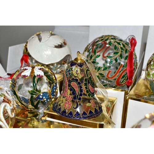 419 - FIFTEEN BOXED ENESCO'S TREASURY OF ORNAMENTS, individually decorated glass Christmas tree baubles (1... 