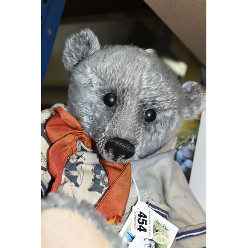 454 - A MARIE ROBISCHON COLLECTORS BEAR, 'Robin der Bar', a one of a kind bear, blue grey plush, jointed l... 