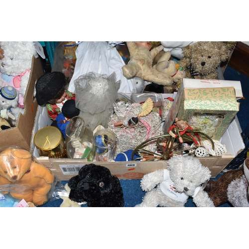 469 - A COLLECTION OF ASSORTED MODERN SOFT TOYS, with a small quantity of Rosebud and other plastic/vinyl ... 