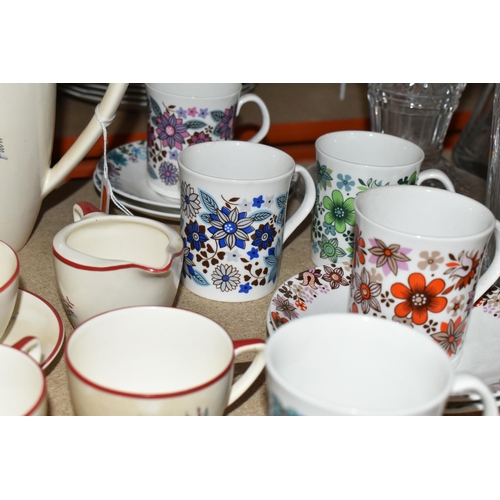 499 - A CROWN DEVON FIELDINGS 'STOCKHOLM' PATTERN COFFEE SET, comprising six cups and saucers, coffee pot,... 