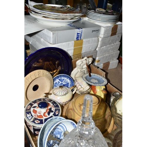 501 - TWO BOXES AND LOOSE CERAMICS AND GLASS ETC, to include six Wedgwood 'Baby Owls' collectors plates, t... 