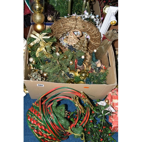 504 - SIX BOXES AND LOOSE ASSORTED CHRISTMAS DECORATIONS ETC, to include tree ornaments, boxed candle hold... 