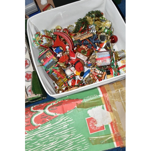 504 - SIX BOXES AND LOOSE ASSORTED CHRISTMAS DECORATIONS ETC, to include tree ornaments, boxed candle hold... 