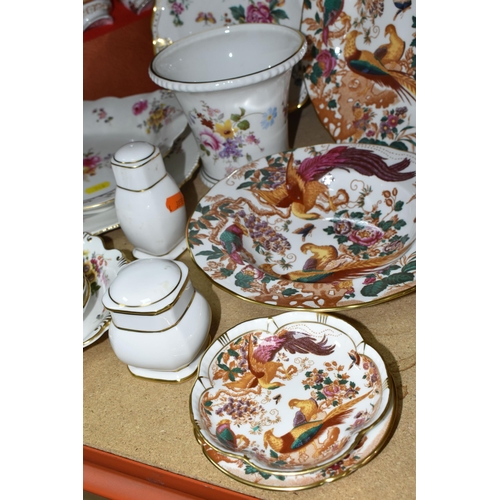 518 - A GROUP OF ROYAL CROWN DERBY DINNER, TEA AND GIFT WARES, comprising a wooden stand holding six diffe... 