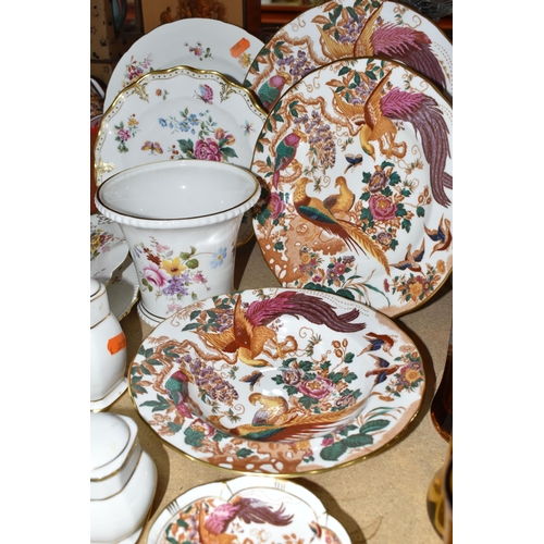518 - A GROUP OF ROYAL CROWN DERBY DINNER, TEA AND GIFT WARES, comprising a wooden stand holding six diffe... 