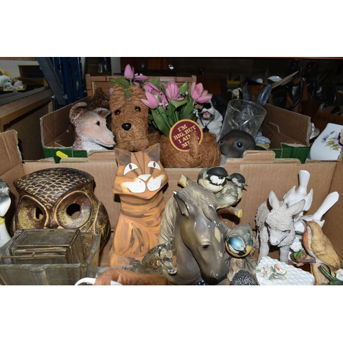 520 - FOUR BOXES AND LOOSE ORNAMENTS, CERAMICS AND GLASS WARES, to include a Mason's Mandarin dinner plate... 