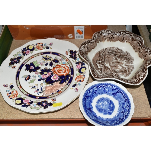 520 - FOUR BOXES AND LOOSE ORNAMENTS, CERAMICS AND GLASS WARES, to include a Mason's Mandarin dinner plate... 