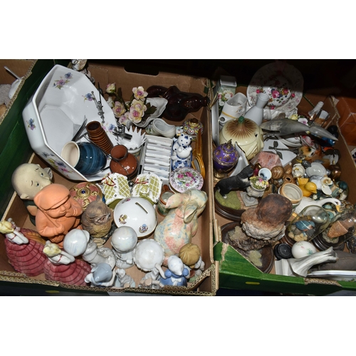 520 - FOUR BOXES AND LOOSE ORNAMENTS, CERAMICS AND GLASS WARES, to include a Mason's Mandarin dinner plate... 